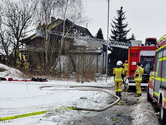 Ponad 30 strażaków walczyło z pożarem w Brzezince