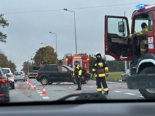 Potrącenie nastolatka, staranowany przystanek i wypadek na trasie „50”
