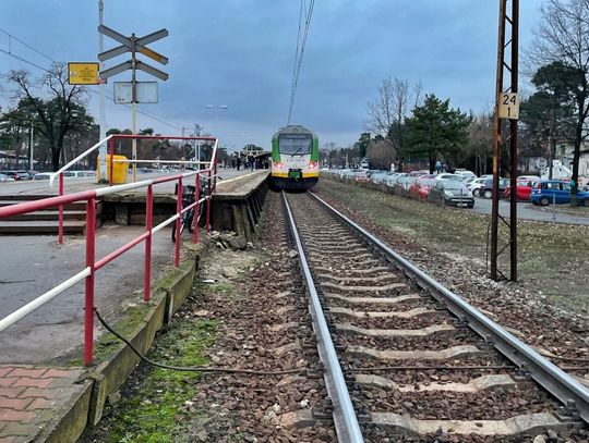 Poważne zdarzenie na torach przy PKP Józefów Poważne zdarzenie na torach przy PKP Józefów