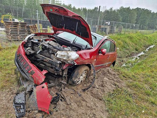 Poważne zdarzenie przy trasie S17. Kierowca wjechał do rowu