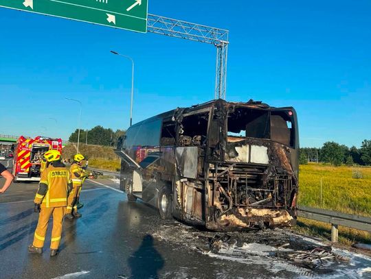 Pożar autokaru i mały karambol