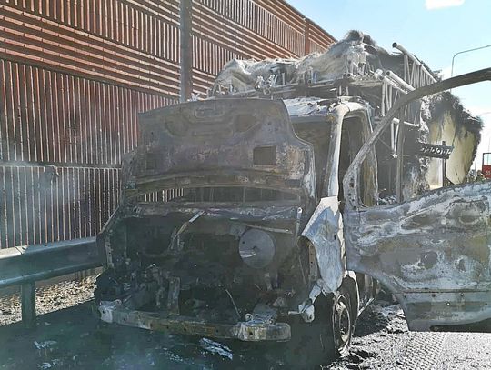 Pożar ciężarówki na trasie S17 i kraksa w Bocianie Pożar ciężarówki na trasie S17 i kraksa w Bocianie