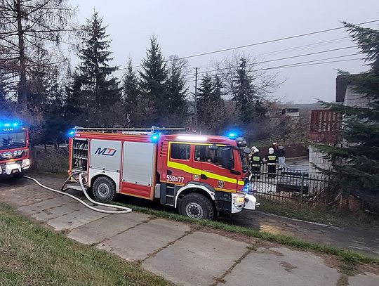 Pożar budynku mieszkalnego. Jedna osoba poparzona