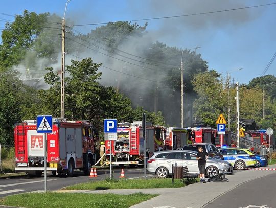 Pożar drewniaka w Otwocku. Rodzina z niepełnosprawnym dzieckiem potrzebuje pomocy