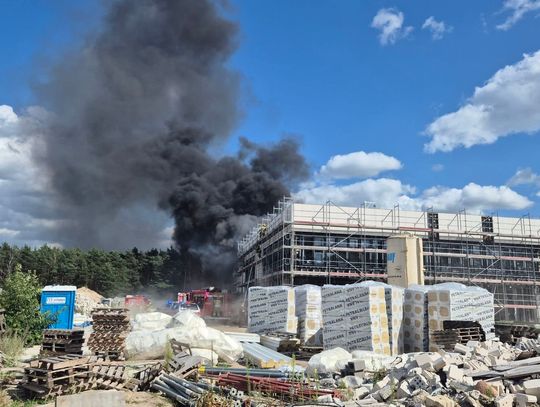 Pożar na terenie budowanego kompleksu basenów w Otwocku