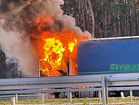 Pożar samochodu ciężarowego na trasie S17 w kierunku Kołbieli [FOTO]