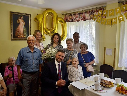 Pracowała w szpitalu lotniczym i instytucie. Pani Leokadia skończyła 100 lat