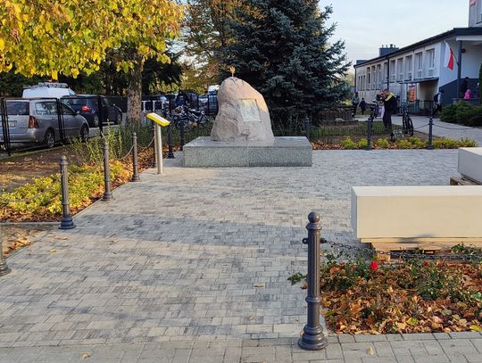 Przebudowa pomnika w Warszawicach zakończona