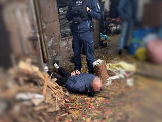 Przerażające chwile w Otwocku! Nieznajomy wycelował w kobietę z „pistoletu”