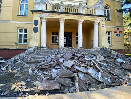 Rozpoczyna się rewitalizacja zabytkowego ratusza w Otwocku. Będą dwa etapy Rozpoczyna się rewitalizacja zabytkowego ratusza w Otwocku. Będą dwa etapy