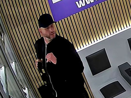 Rozpoznajesz tego mężczyznę? Poszukuje go policja