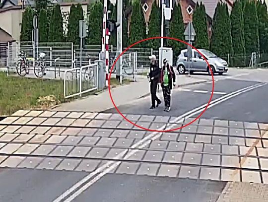 Rozpoznajesz tych mężczyzn? Poszukują ich policjanci z Celestynowa [FOTO]