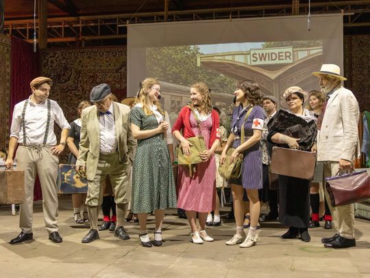 Sekrety, miłosne dylematy i trochę humoru. Spektakl „Letnisko '39” w Otwocku
