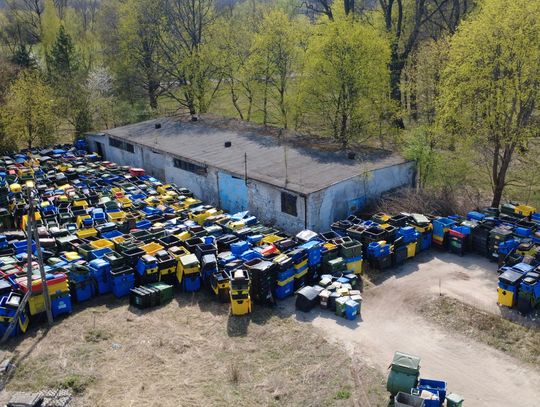 Setki pojemników na odpady. Mieszkańcy protestują. Co na to firma?