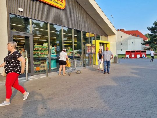 Skandal w supermarkecie. Biedronka na celowniku Sanepidu