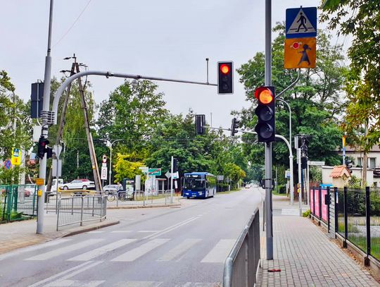 Skrzyżowanie przy szkole podstawowej w Piasecznie ma nową sygnalizację