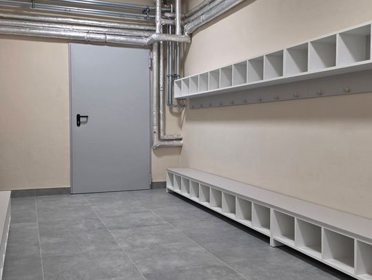 Szatnia przy sali gimnastycznej w Kołbieli po remoncie. Prace kosztowały ponad 453 tys. zł
