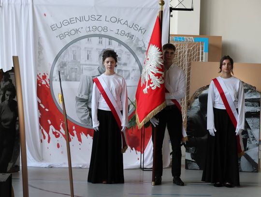 Szkoła w Warszawicach ma patrona