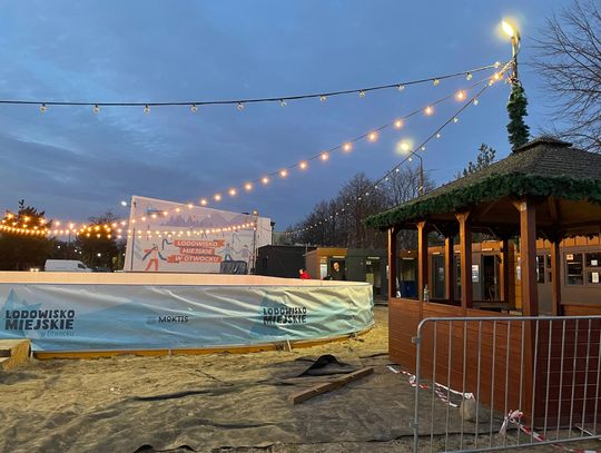 Szykują ślizgawkę na nowy sezon zimowy w Otwocku Szykują ślizgawkę na nowy sezon zimowy w Otwocku