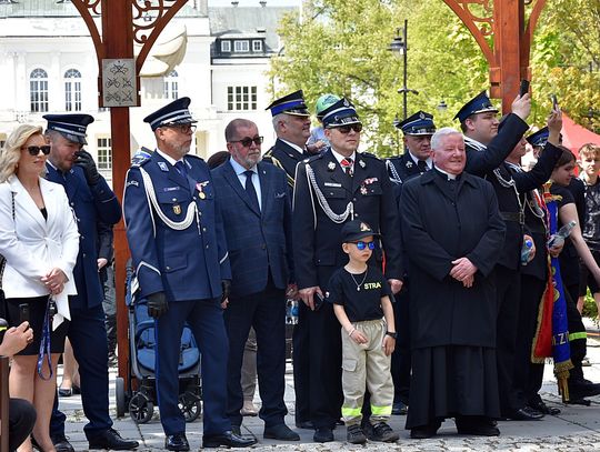 Uroczystości, awanse, odznaczenia i majówka z okazji Dnia Strażaka [FOTO]