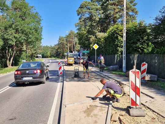 Utrudnienia dla rowerzystów. Budują nowy przystanek na ul. Wiązowskiej
