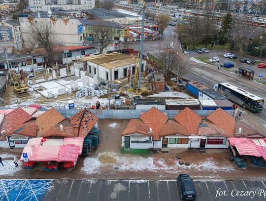 W centrum Otwocka powstaje nowy obiekt handlowy. Co tam będzie? Kiedy? [FOTO]