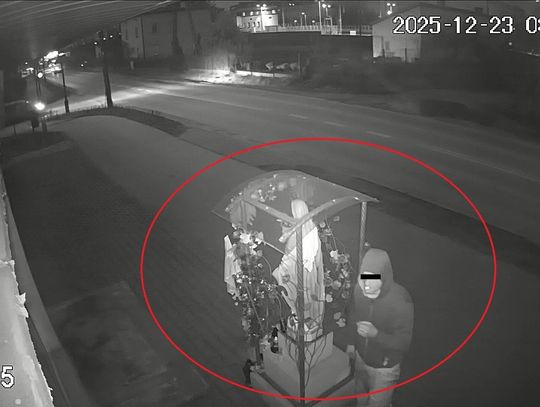 Chuligan roztrzaskał figurę Matki Bożej. Policja poszukuje sprawcy