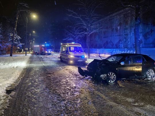 Wypadek na ul. Kraszewskiego. Dwie osoby poszkodowane [FOTO]