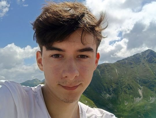 Zdał maturę, dostał się na studia – teraz walczy o życie. Pomóżmy Kamilowi!