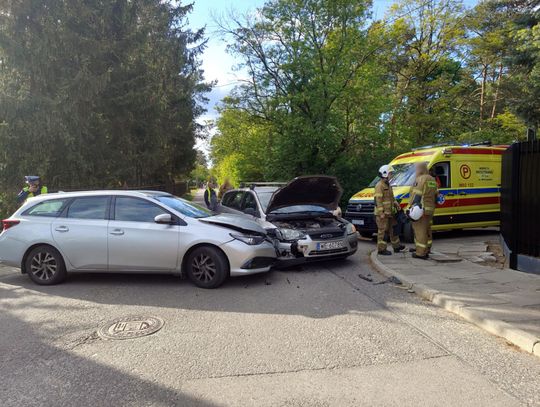 Zderzenie dwóch aut w Józefowie