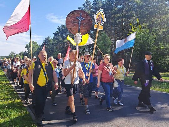 Ze Świdra na Jasną Górę. Pielgrzymi znów w drodze