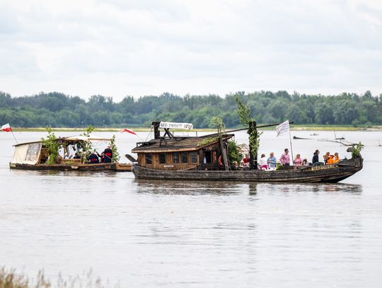 Zielone Świątki na Wiśle. Barwny orszak i święto w Nadbrzeżu [FOTO]