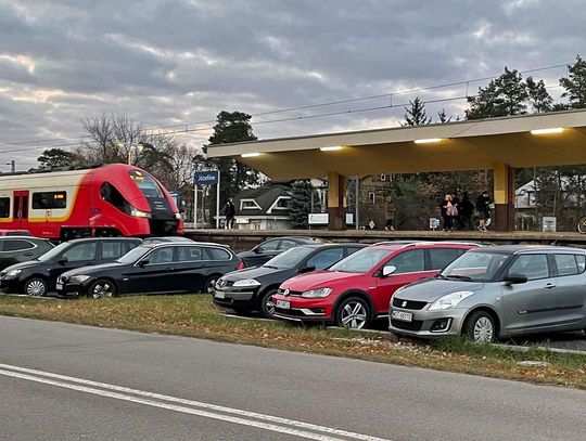 Przy torach nie będzie parkingów. Gdzie zostawić auto? Czy będzie piętrowy parking? Przy torach nie będzie parkingów. Gdzie zostawić auto? Czy będzie piętrowy parking?