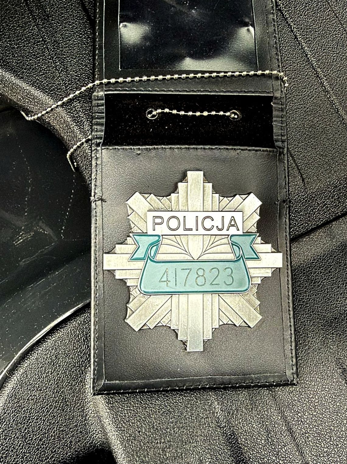 Awantura na parkingu w Otwocku. „Szeryf” wyciągnął policyjną blachę