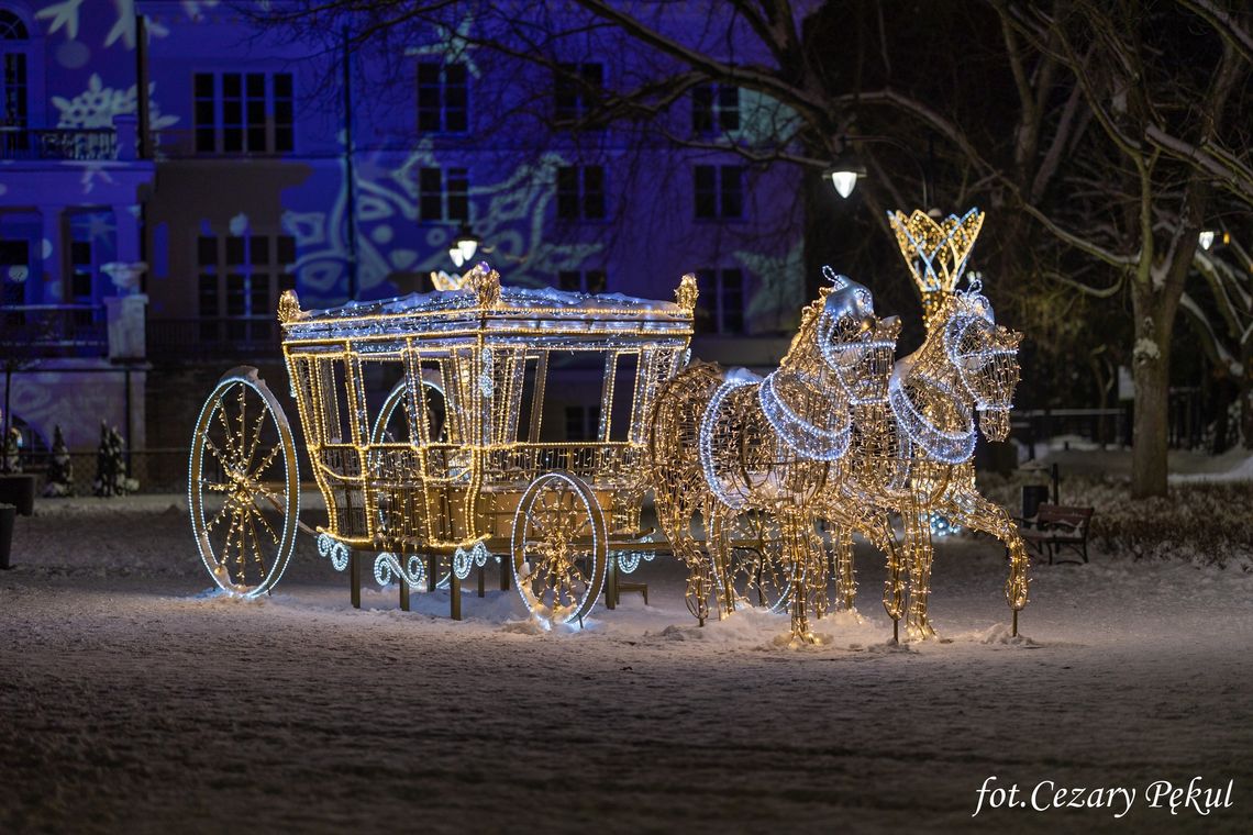 Bajkowe iluminacje. Gdzie i kiedy zobaczysz świąteczną magię świateł? [FOTO]