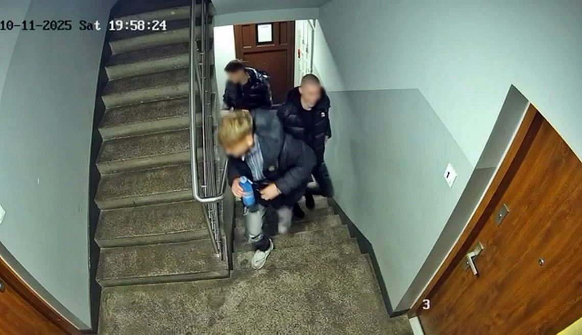 Bulwersująca napaść na klatce schodowej