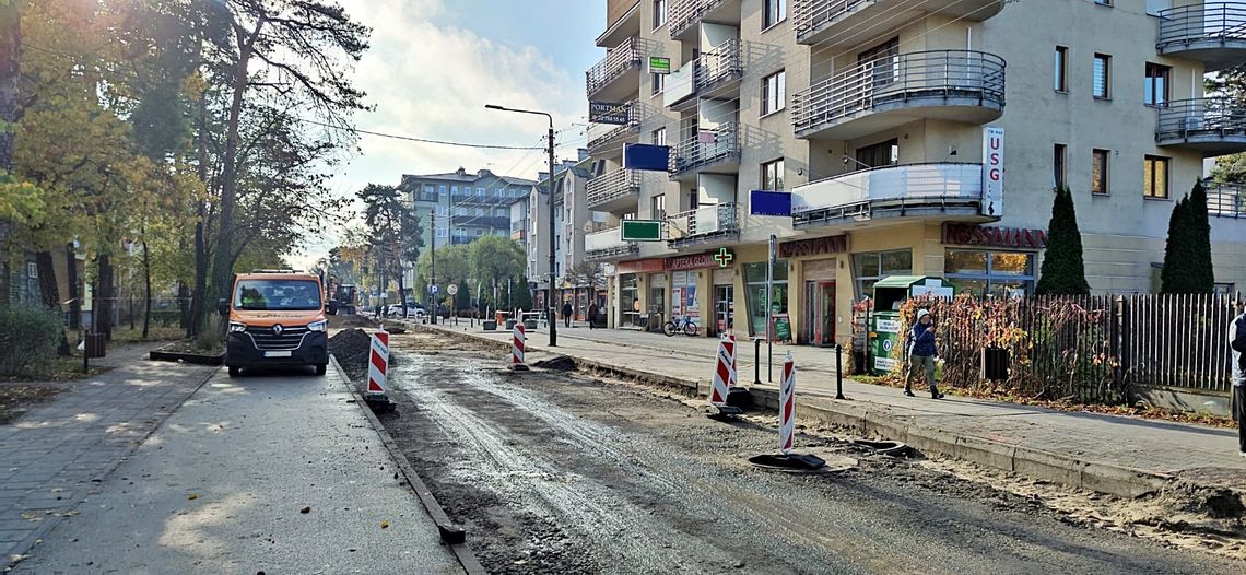 Centrum Otwocka prawie przejezdne. Co się dzieje na ul. Andriollego? [FOTO]