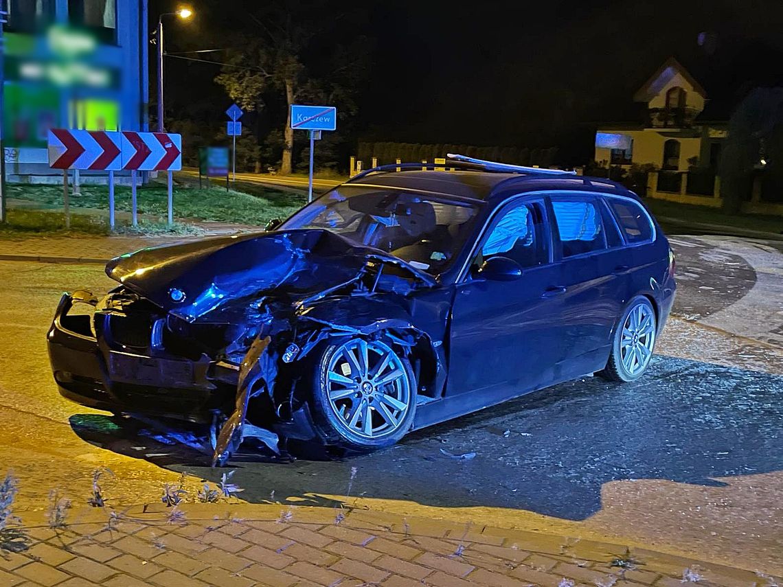 Czołowe zderzenie na łuku trasy wylotowej z Karczewa