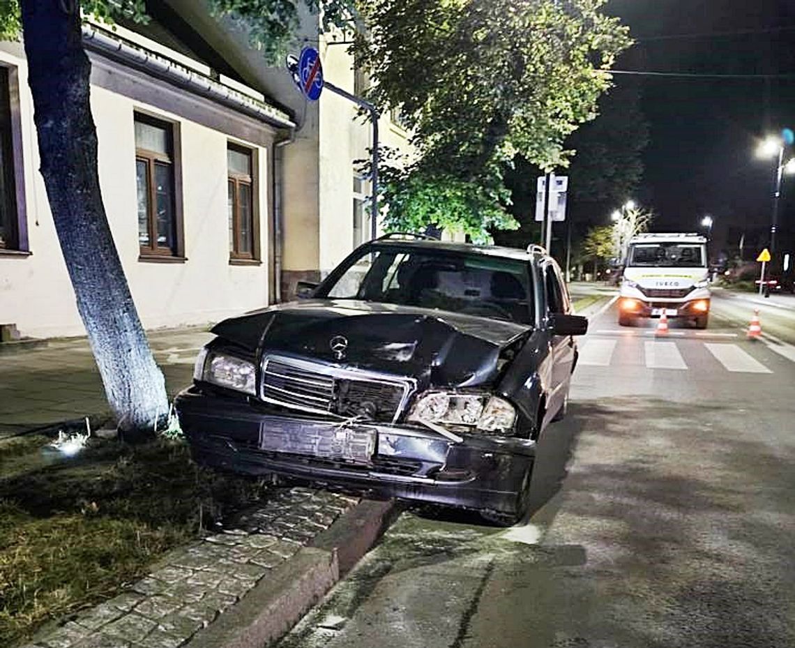 Czołowe zderzenie w centrum Otwocka