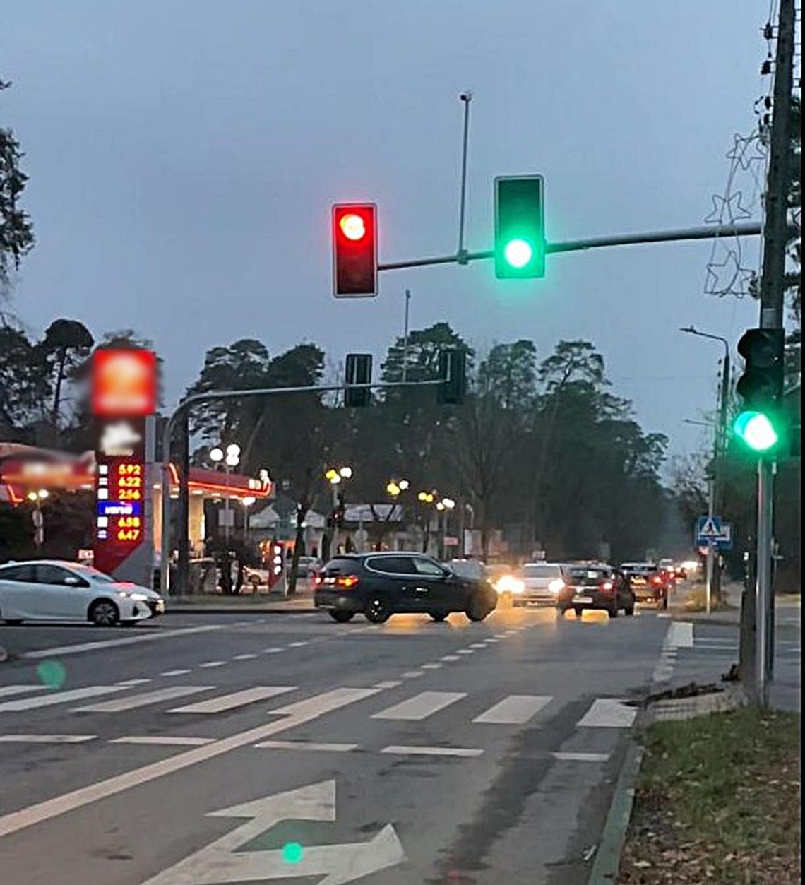 Dlaczego zielone światło na ul. Majowej świeci się dla zamkniętej drogi?