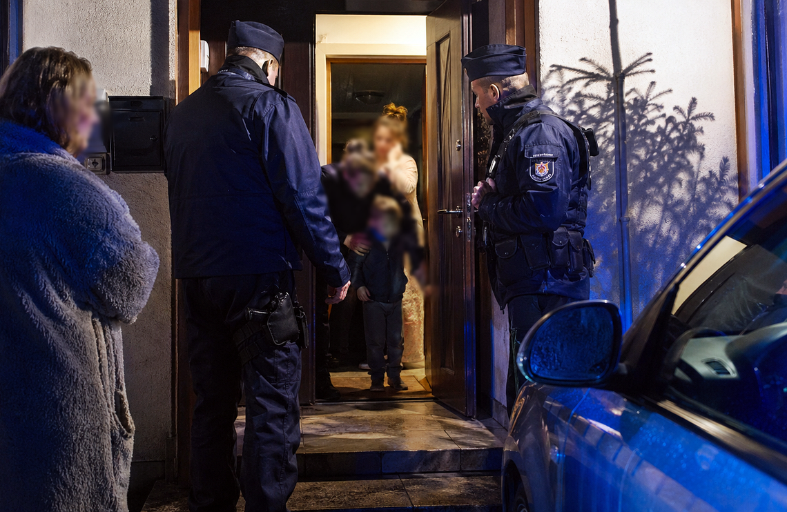 Dramat za zamkniętymi drzwiami. Sąsiad wezwał policję do dziecka i jego matki