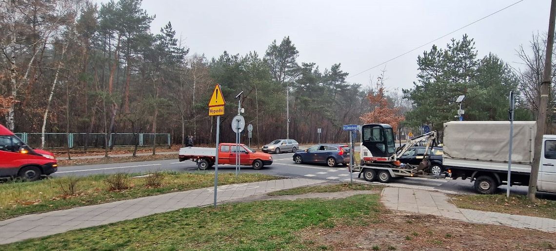 Drogowy koszmar na Karczewskiej. Ślusarskiego z pierwszeństwem przejazdu!