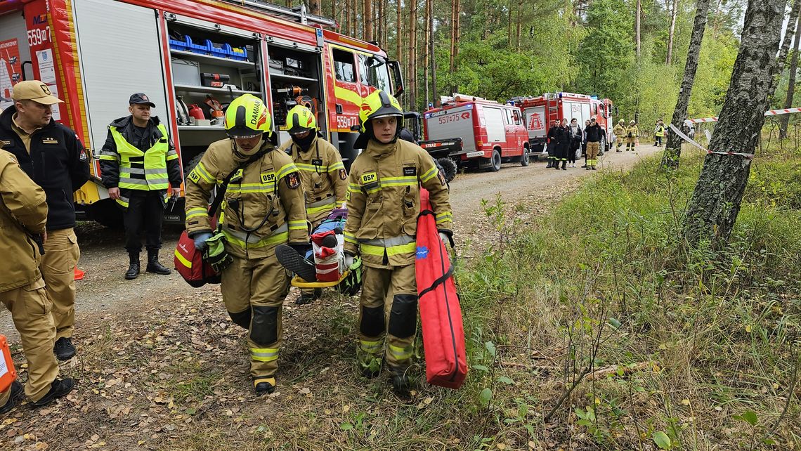 Duża akcja policji i strażaków w lesie. Poszkodowane dzieci [FOTO]