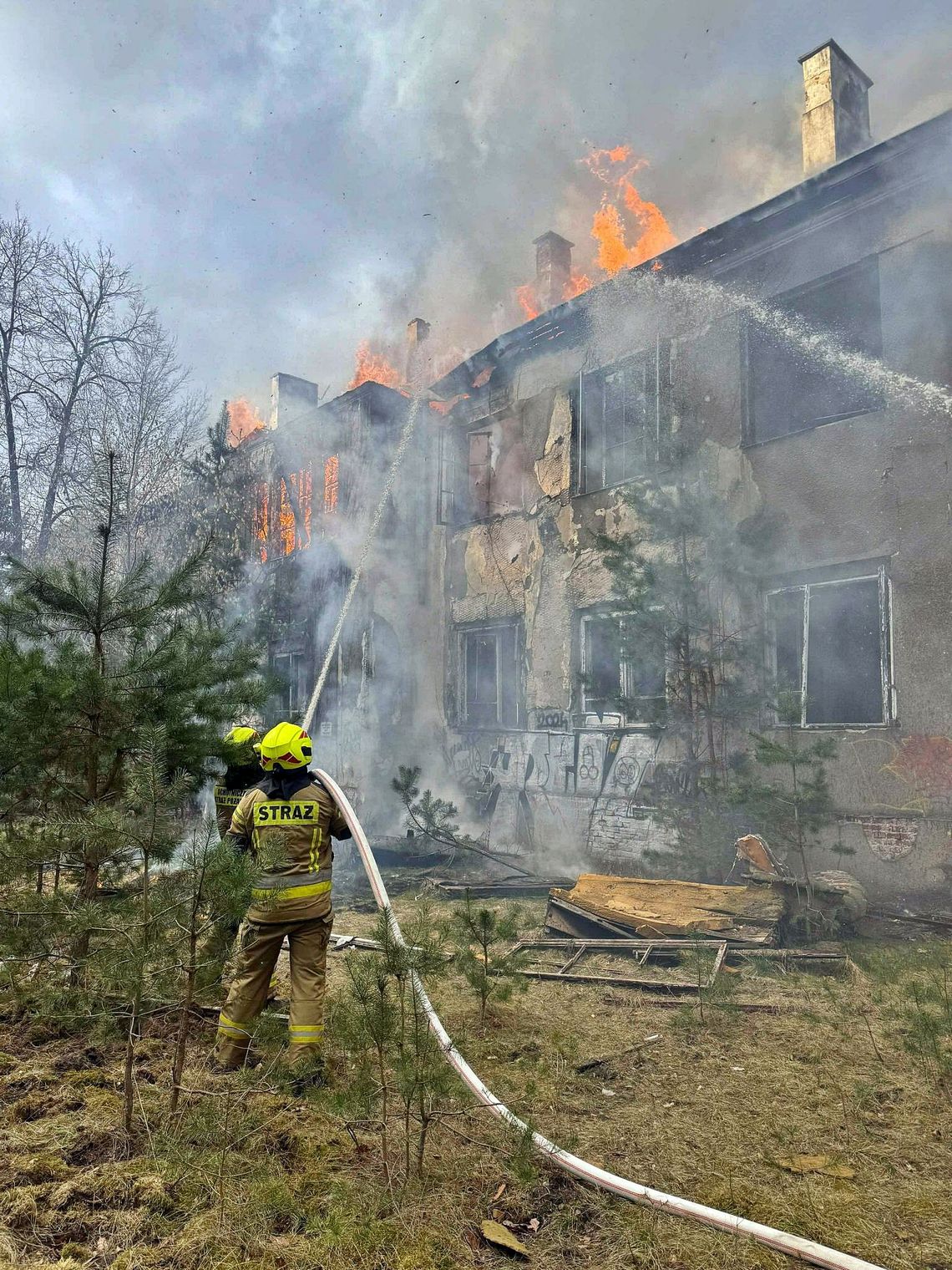 Duży pożar drewniaka w Otwocku Duży pożar drewniaka w Otwocku