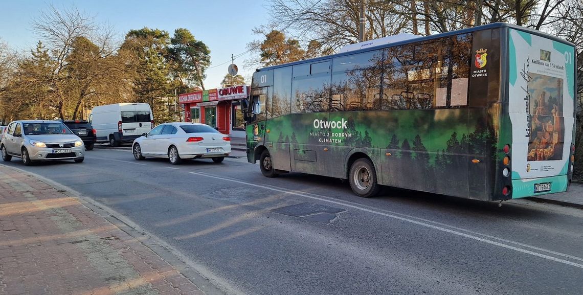 Dwa ronda na ul. Kołłątaja przejezdne. Miejskie autobusy wracają na swoje trasy