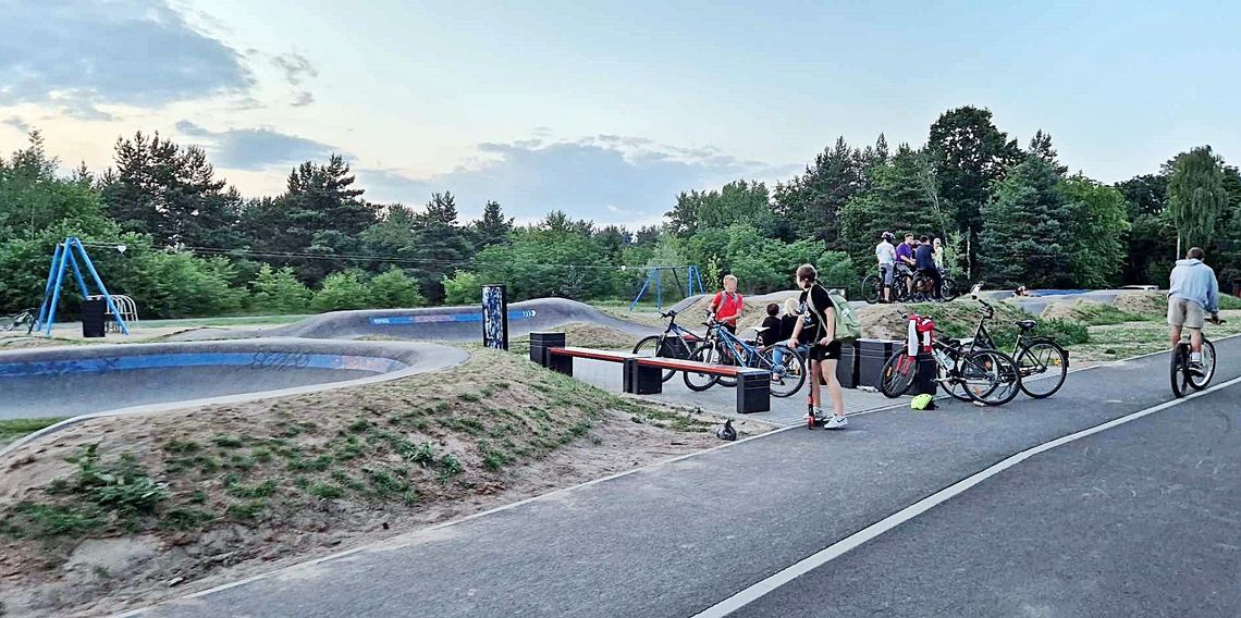 Extreme Fun. Nowy pumptrack na Ługach przyciąga młodzież z całej okolicy