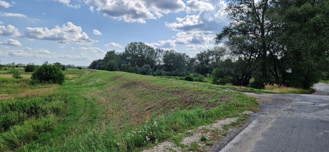 Finisz prac przy wałach. Karczew zabezpiecza się przed powodzią