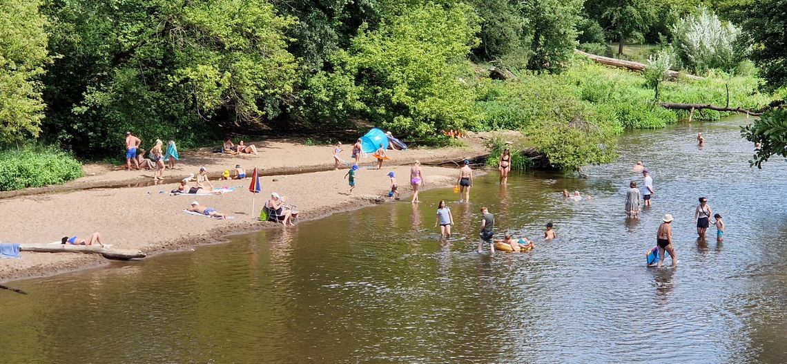 Gdzie nad wodę w weekend? Najlepsze miejsca na kąpiel, plażowanie i piknik w okolicach Otwocka