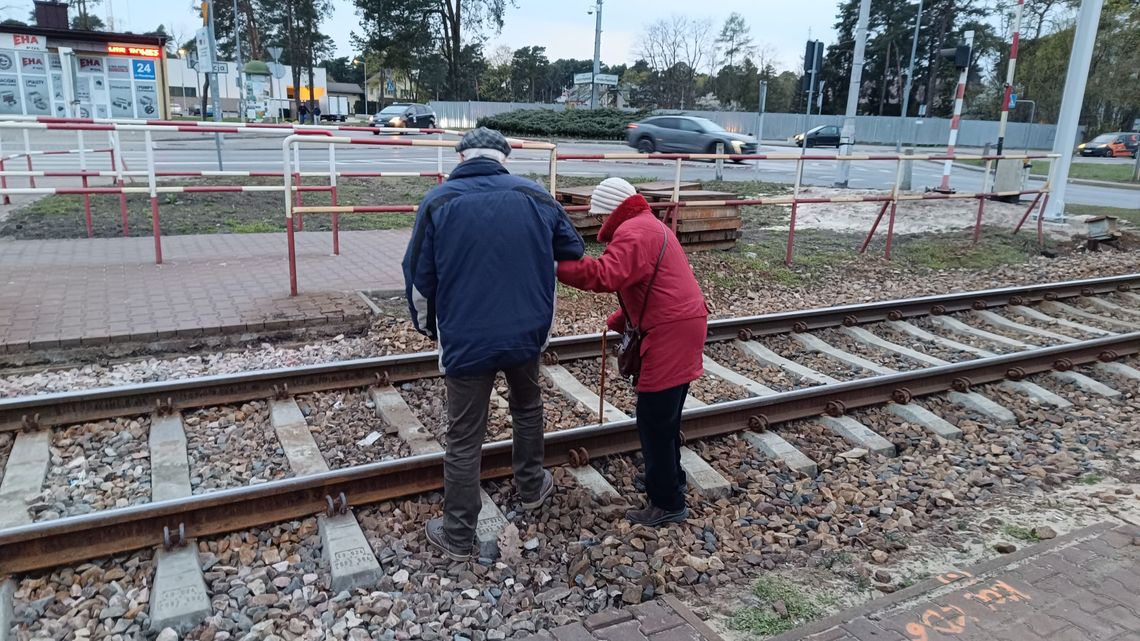 Gdzie przejść przez tory? Mieszkańcy linii otwockiej są zdezorientowani