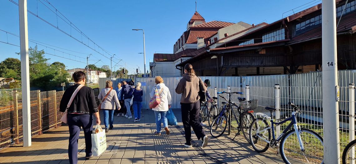 Jakie utrudnienia czekają pasażerów? Wykonawca zamyka dworzec kolejowy [MAPKA]